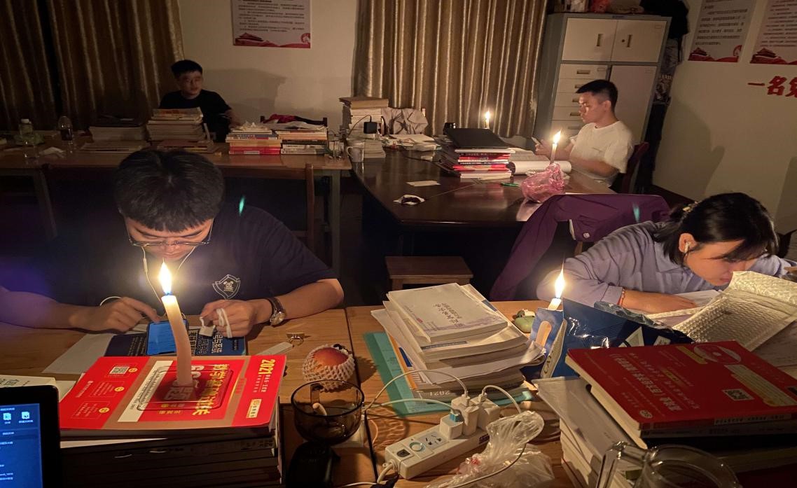 首页 学院动态每个考研学生都会有100次想要放弃,又101次重新出发的